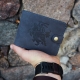 Lietuviška odinė piniginė P13K10DV1S3 su užtrauktuku, su Vyčiu, Tamsiai Mėlyna