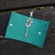 Odinė raktinė, Pagaminta Lietuvoje R1320 Su Gediminačių stulpais, Turkio Žalia