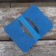 Lietuviška minimalistinė odinė kortelių piniginė K2 su motociklu, Mėlyna