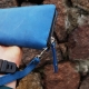 NR. 6 Lietuviška odinė rankų darbo delninė su užtrauktuku U1K16M2 Mėlyna delnine su rankena ant riešo