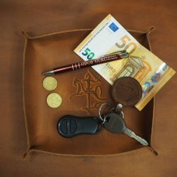 Lietuviškas odinis padėkliukas raktams su Vyčiu, pinigams, odinė dėžutė raktams pinigams
