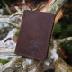 10,5 x 7,5 cm Lietuviška minimalistinė odinė piniginė su Vyčiu P20K4 Tamsiai ruda