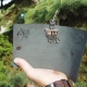 13 x 6 cm Lietuviška odinė raktinė su Vyčiu R13x6r4s1 Su Vyčiu, Rudas odinis dėklas raktams