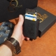 10 x 7,5 cm Odos Guru Dvigubas Modernus Lietuviškas iššokančių kortelių odinis dėklas piniginė su RFID apsauga su Vyčiu IK2