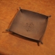 17 x 17 cm Odos Guru Lietuviškas odinis padėkliukas raktams su Vyčio įspaudu