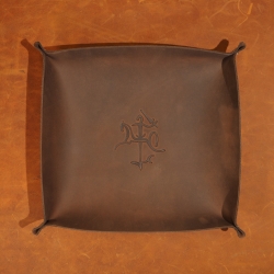 20 x 20 cm Lietuviškas odinis padėkliukas raktams su Vyčio įspaudu, pinigams, odinė dėžutė raktams pinigams