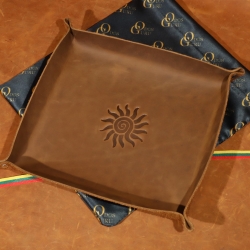 20 x 20 cm Lietuviškas odinis padėkliukas raktams su Saulės įspaudu, pinigams, odinė dėžutė raktams pinigams