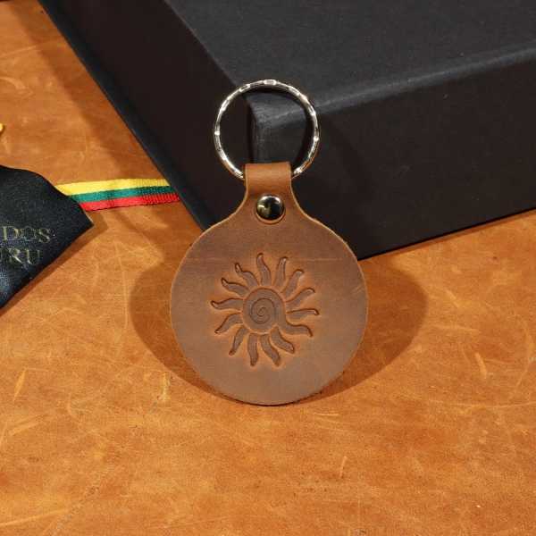 4,5 x 4,5 cm Odinis raktų pakabukas Saulė su žieduku OP5