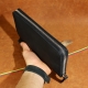12 x 23 cm Odos Guru Lietuviška odinė rankų darbo delninė su užtrauktuku P12x23k12m2Zp4uZ delnine su užtrauktuku
