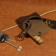 10,5 x 6,5 cm, R12 Odos Guru Lietuviška odinė raktinė - odinis dėklas raktams su žieduku