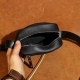 20 x 16 cm - Odos Guru Lietuviška rankų darbo vyriška odinė rankinė per petį - Natūralios odos juoda vyriška rankinė per petį