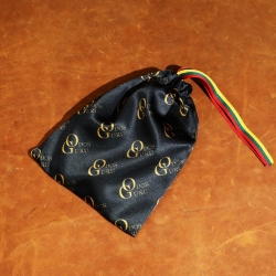 30 x 22 cm ( Kosmetinėms / Darbo knygų dėklams A5 ) Odos Guru tekstilinis dovanų maišelis su trispalve
